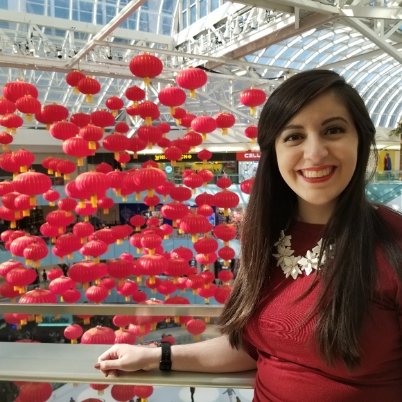 Meet your Posher, Alexis - Picture 2 of 5